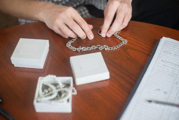 Guide to Choosing the Perfect Date Necklace for Any Occasion - Customcuff